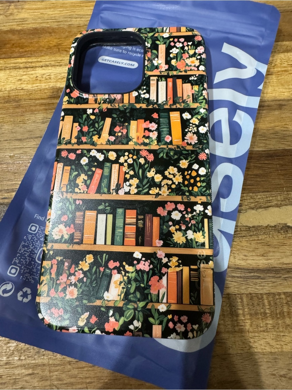 Casely Book Nook Phone Case - EUC iPhone 15 pro max bold flex + mag safe